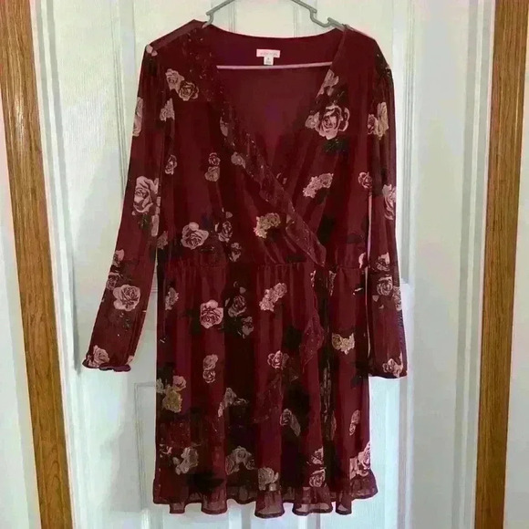 💛 Maroon Long Sleeve Floral Dress - Picture 2 of 6